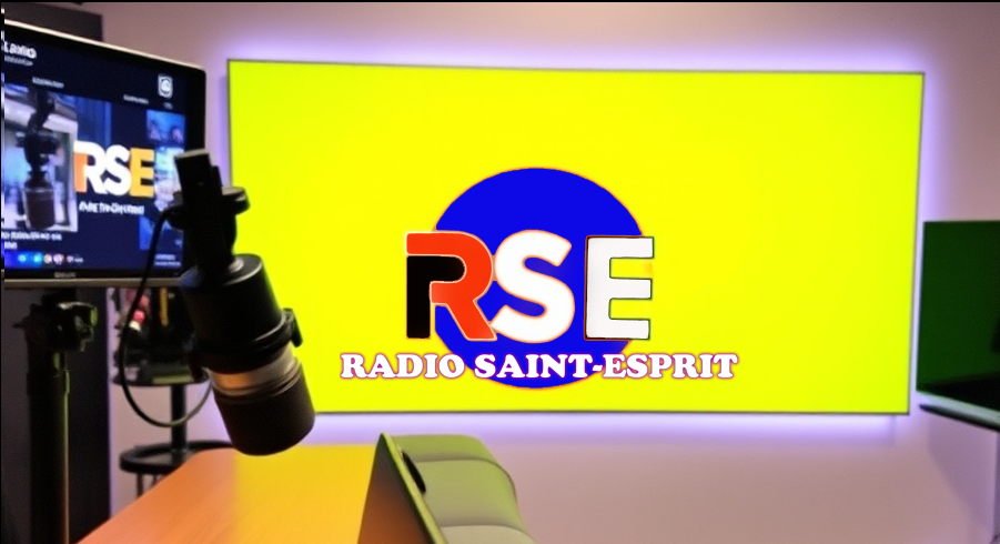 Studio Radio Saint-Esprit avec micro et écran RSE